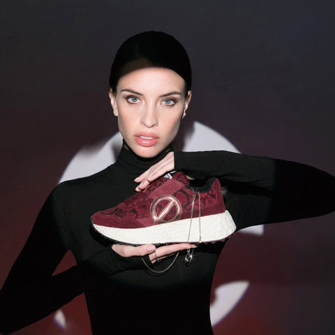 CARTER JOGGER W SNAKE KISS ROUGE - Collier orné de Cristaux Swarovski® inclus - Image principale